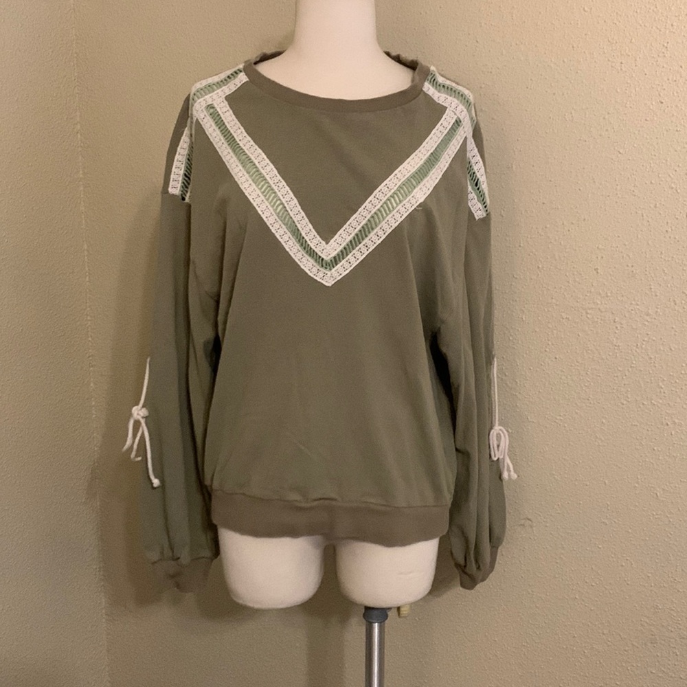 LISTICLE OVERSIZED GREEN DISTRESSED SWEATER